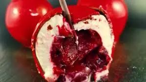 Cherry trompe-l'œil cut open, white mousse around cherry compote